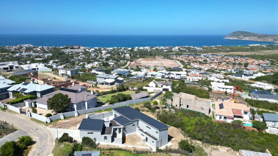 4 Bedroom Property for Sale in Whale Rock Western Cape